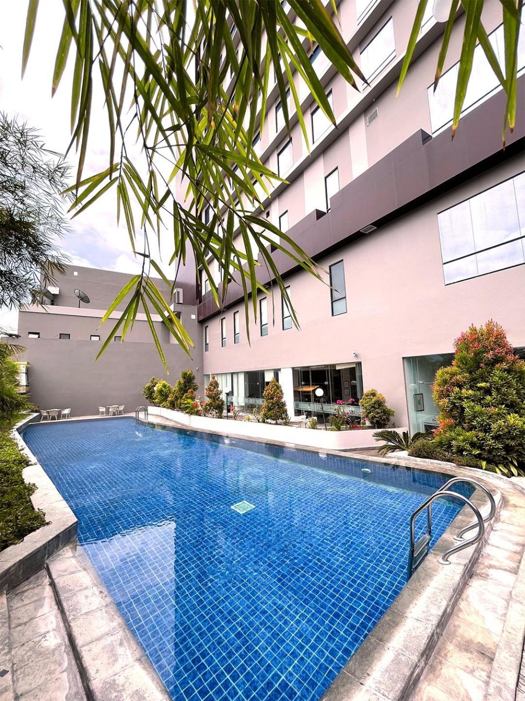 Hotel Suni Abepura Jayapura Exteriör bild
