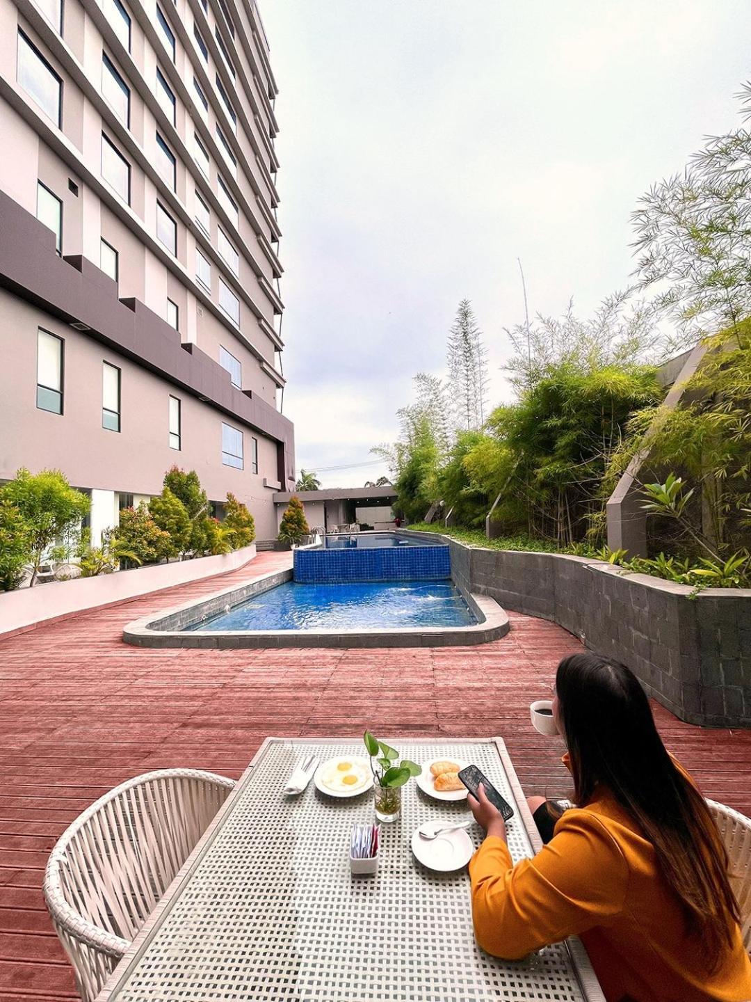 Hotel Suni Abepura Jayapura Exteriör bild
